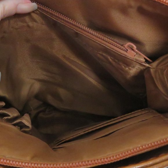 BUENO Shoulder Handbag Medium Size (681) - Picture 9 of 9